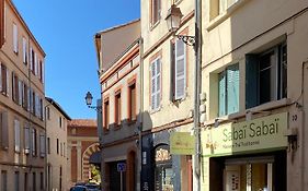 A 150 Pas Du Capitole!